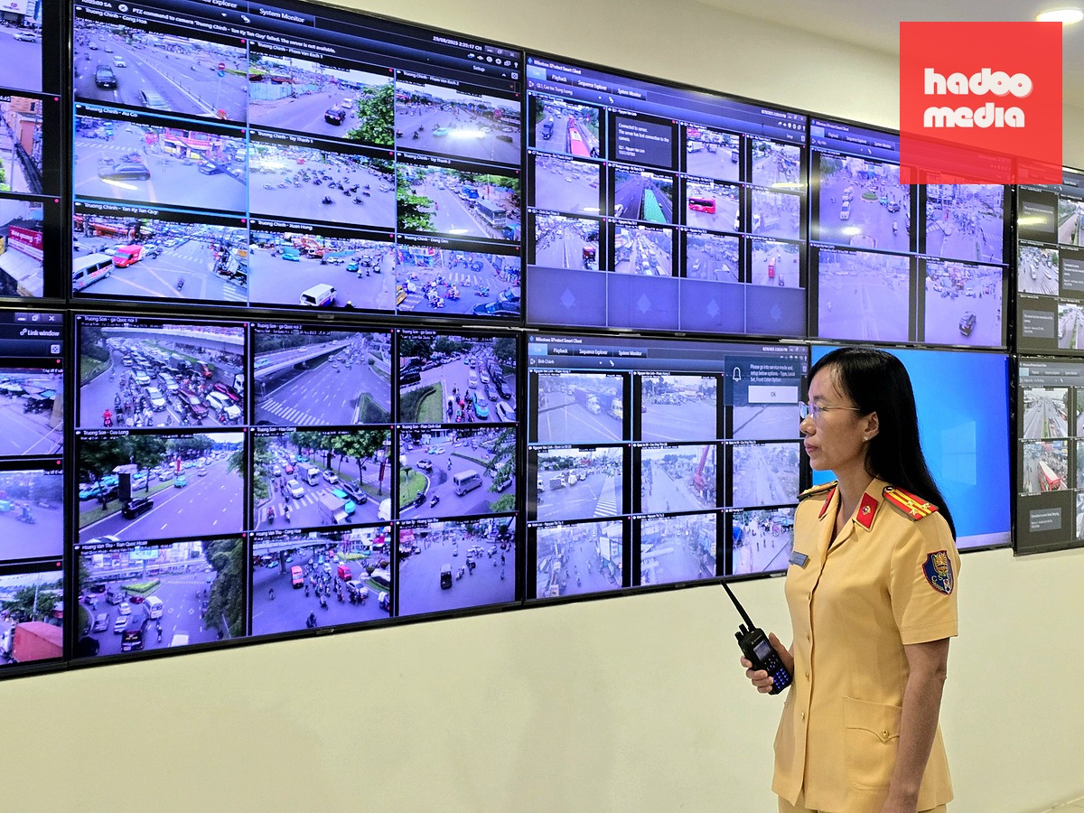 Lực lượng cảnh sát giao thông TP.HCM ứng dụng hệ thống camera AI xử lý vi phạm giao thông - Ảnh: MINH HÒA