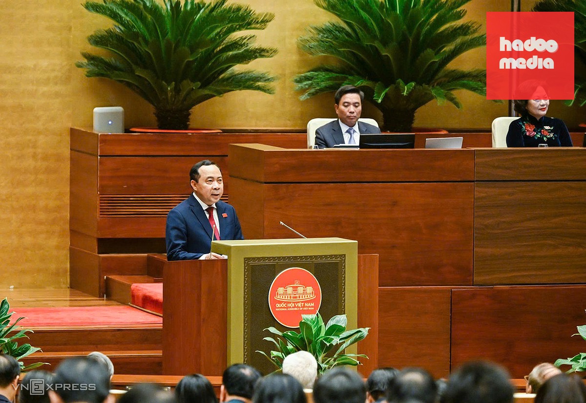 Bộ trưởng Khoa học và Công nghệ Vũ Hải Quân thừa ủy quyền Thủ tướng, trình Quốc hội dự án Luật sửa đổi, bổ sung một số điều Luật Đo lường. Ảnh: Hoàng Phong