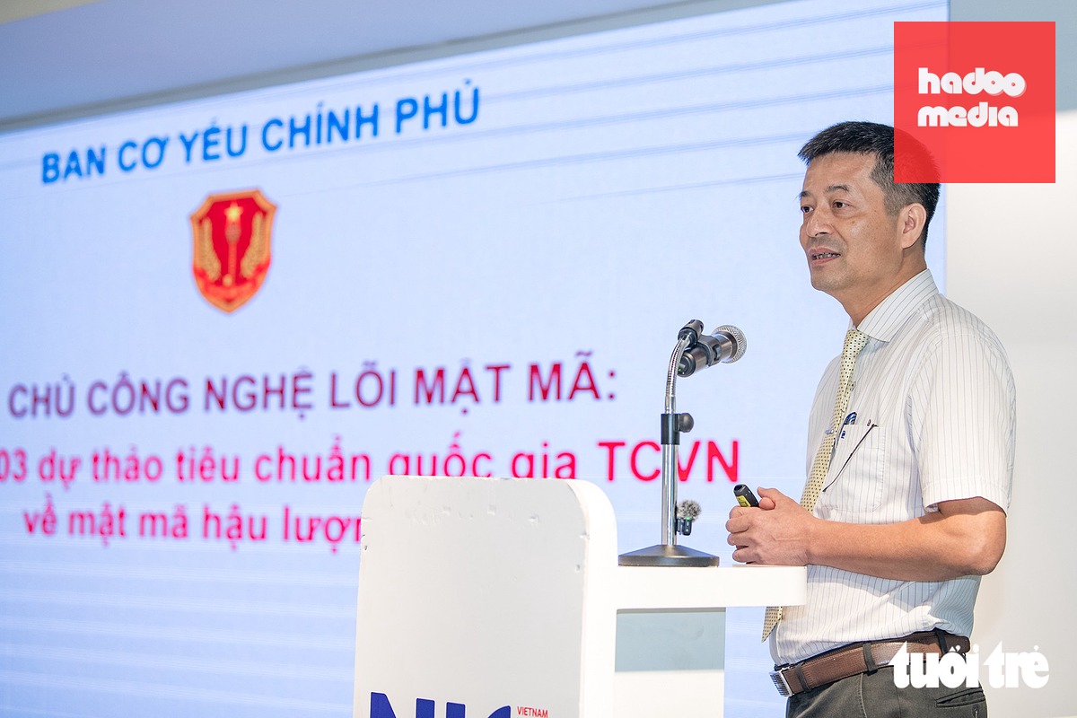 TS. Nguyễn Quốc Toàn, Viện trưởng Viện Khoa học - Công nghệ mật mã, cho biết với vai trò là Cơ quan mật mã quốc gia, Ban Cơ yếu Chính phủ đang từng bước xác lập năng lực tự chủ, từ lý thuyết đến sản phẩm - Ảnh: NAM TRẦN