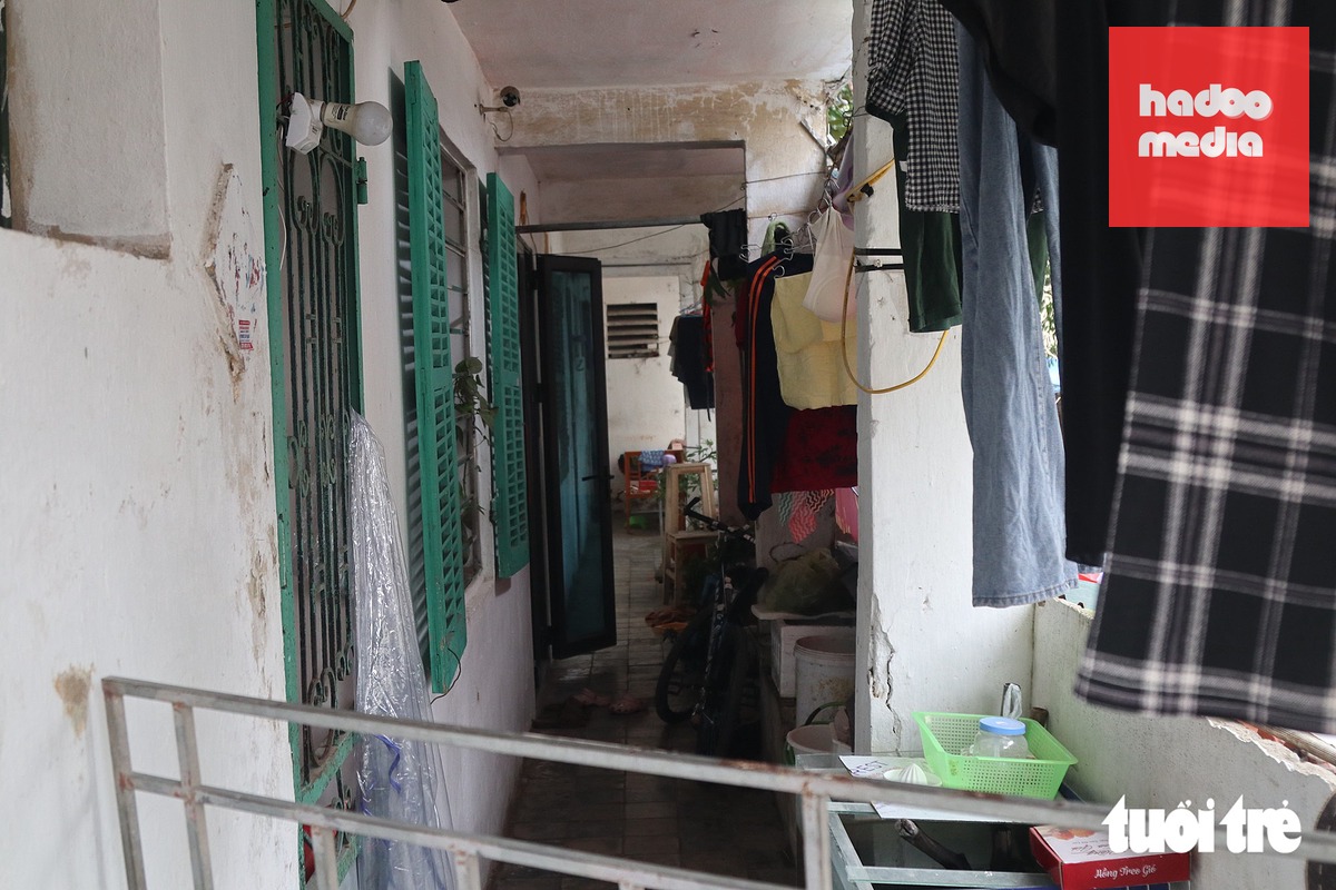 Đến ngày 17-10, đã có 231 trong tổng số 240 hộ dân ở các tòa chung cư C2, C3 và C4 đồng thuận bàn giao căn hộ. Tuy nhiên một số hộ vẫn còn băn khoăn về phương án bố trí căn hộ tái định cư, nhất là diện tích phù hợp với nhu cầu sinh hoạt thực tế - Ảnh: DOÃN HÒA