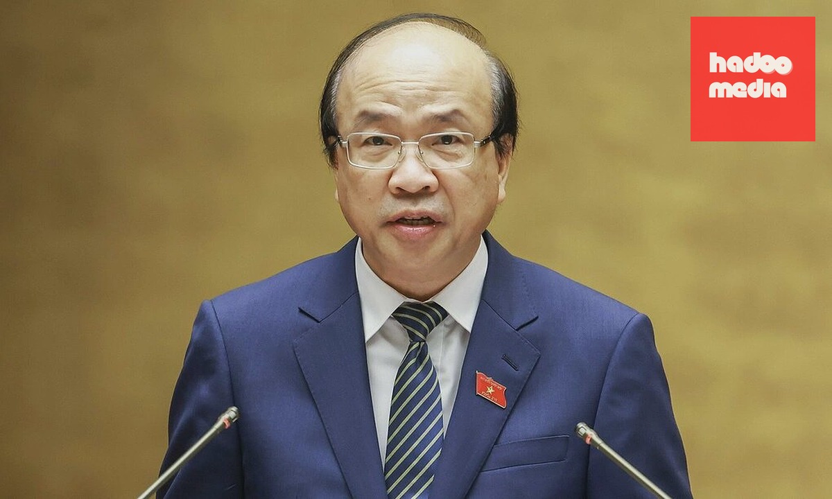 Chủ nhiệm Ủy ban Pháp luật và Tư pháp trình bày báo cáo ý kiến về việc giải trình, tiếp thu, chính lỷ dự thảo Bộ luật Hình sự sửa đổi, chiều 17/10. Ảnh: Hoàng Phong