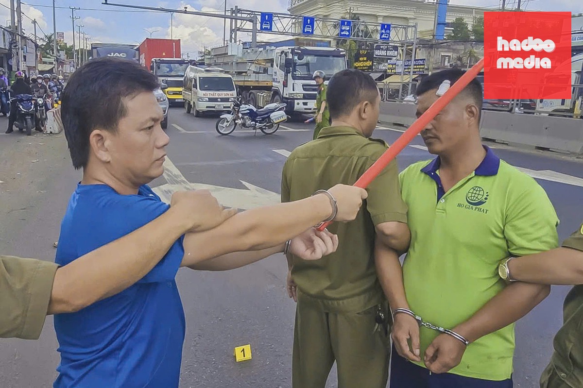 Cảnh sát dựng lại hiện trường. Ảnh: Trường Hà