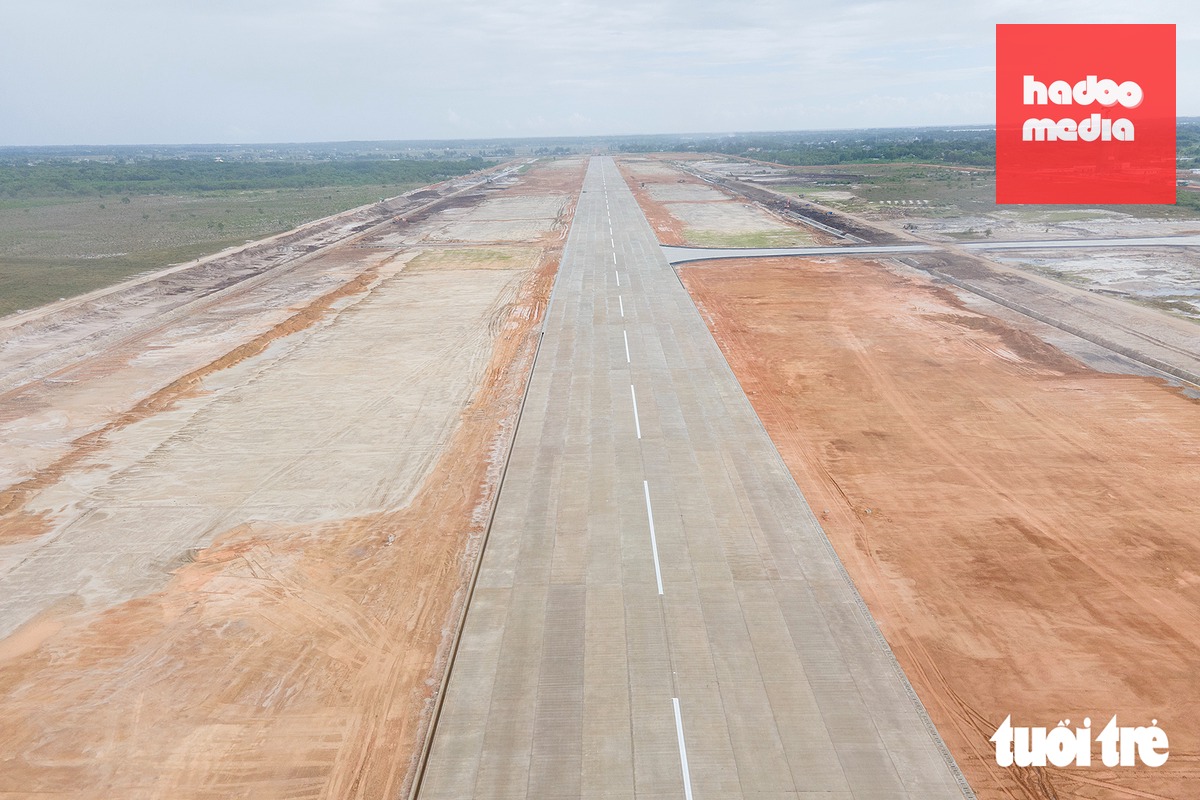 Đường băng sân bay Quảng Trị - Ảnh: HOÀNG TÁO