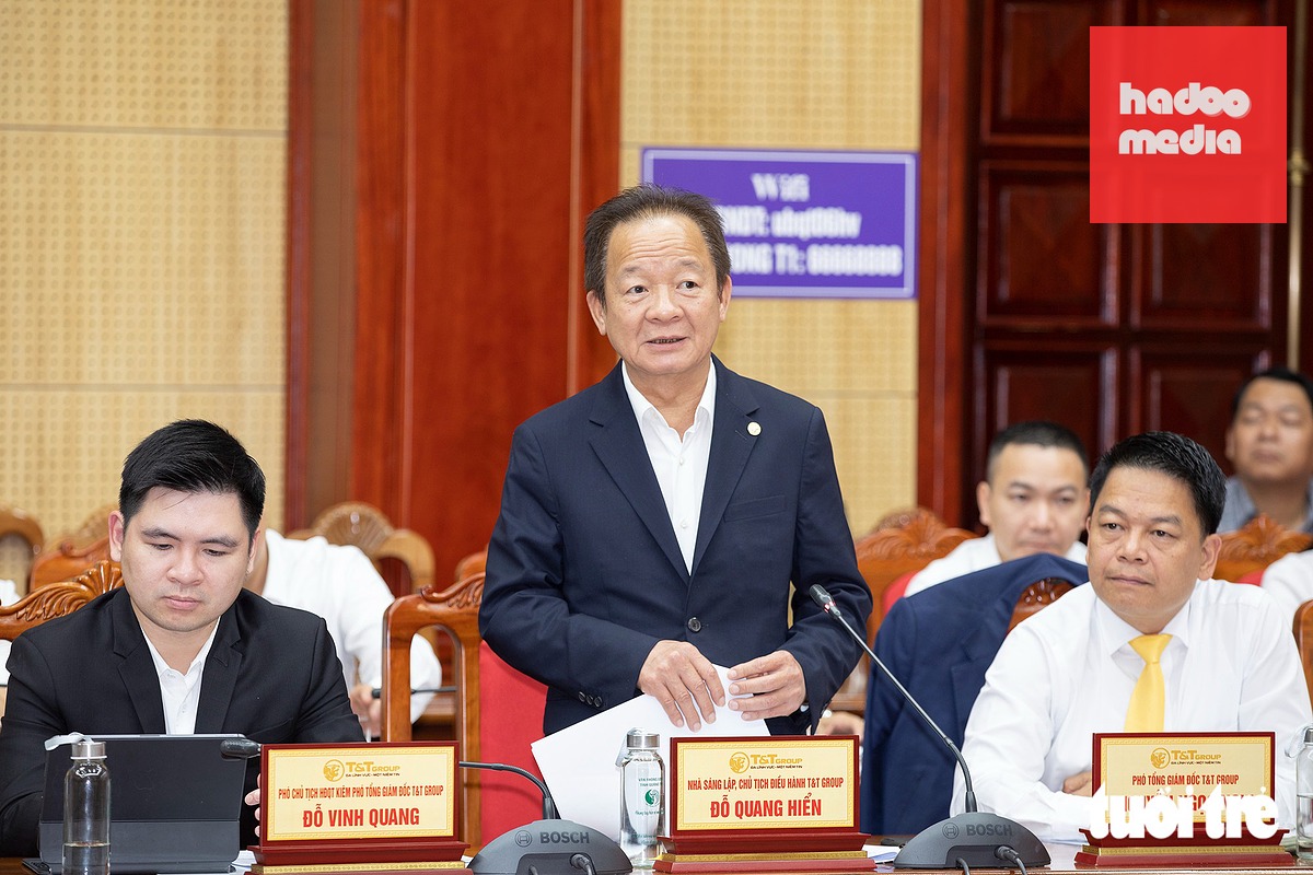 Ông Đỗ Quang Hiển thông tin định hướng sân bay Quảng Trị thành hub trung chuyển quốc tế - Ảnh: HOÀNG TÁO