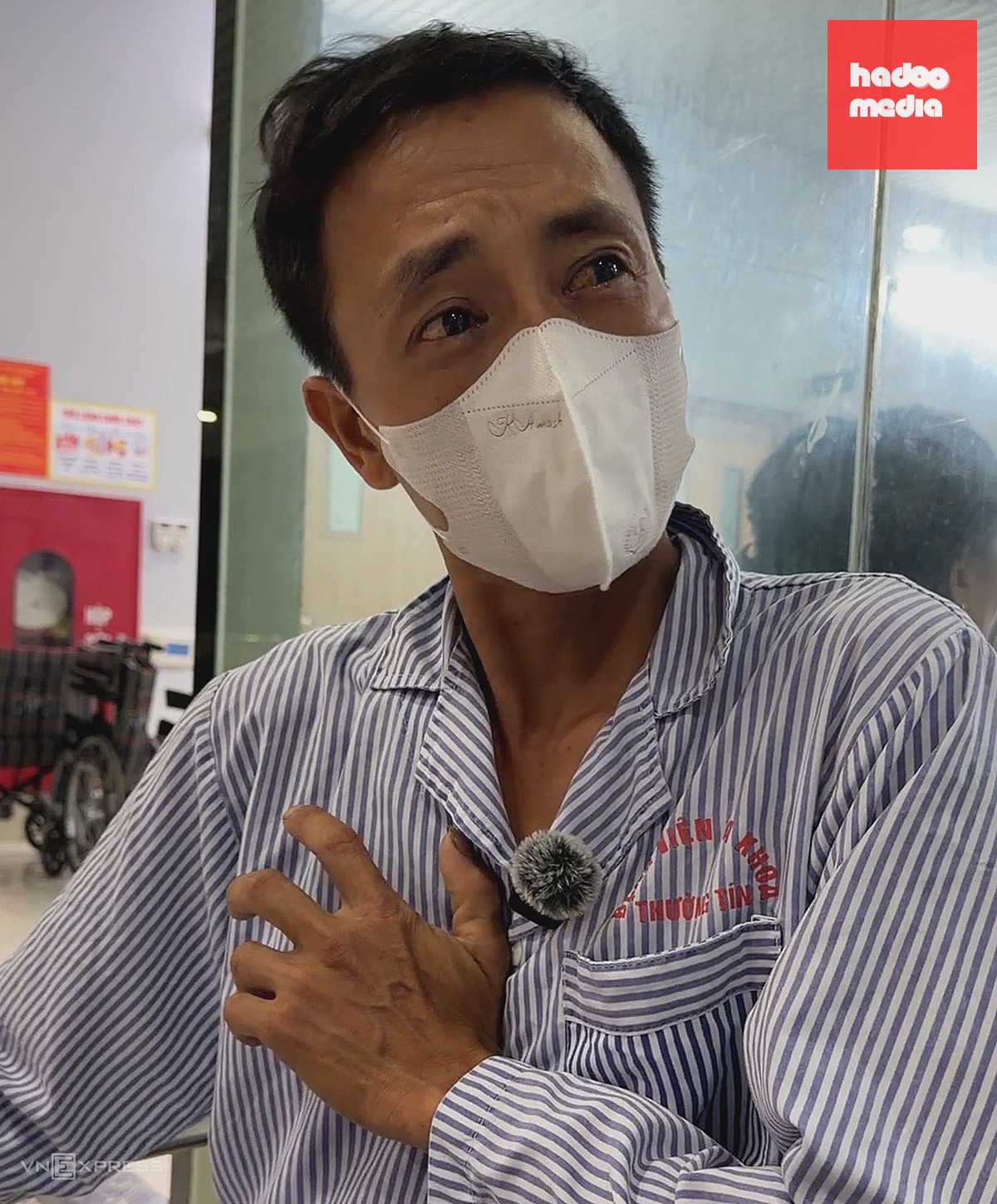 Anh Lương Vũ Sử bị tức ngực do hít phải khí clo. Ảnh: Huy Mạnh