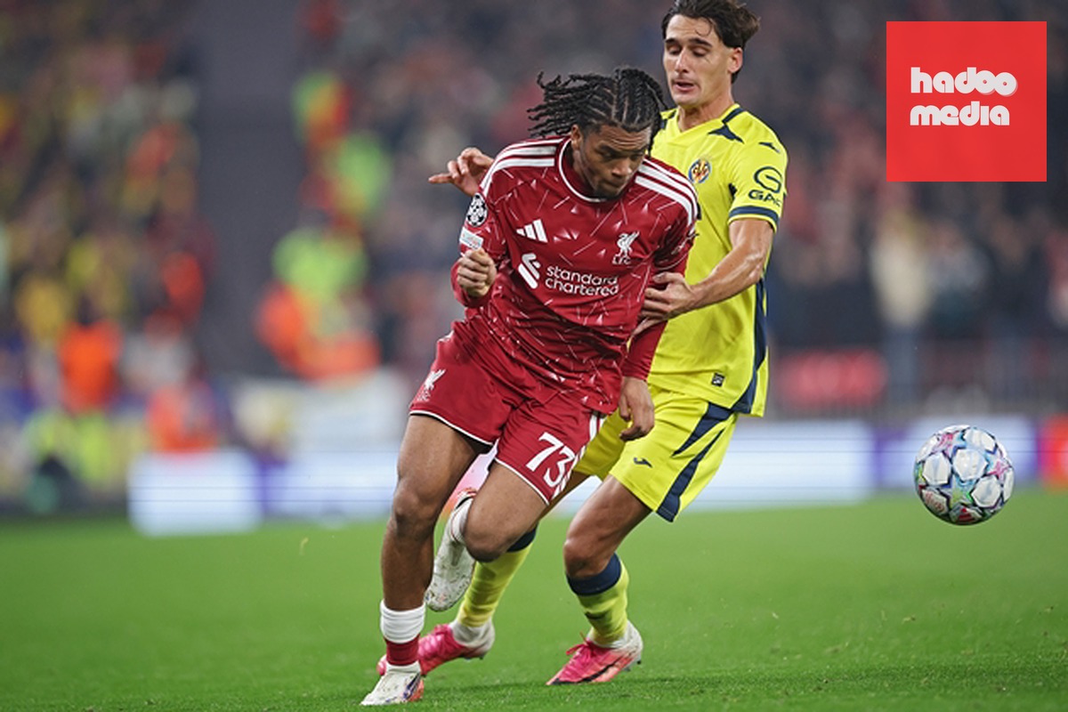 Rio Ngumoha gây ra nhiều khó khăn cho Villarreal. Ảnh: EPA/ADAM VAUGHAN