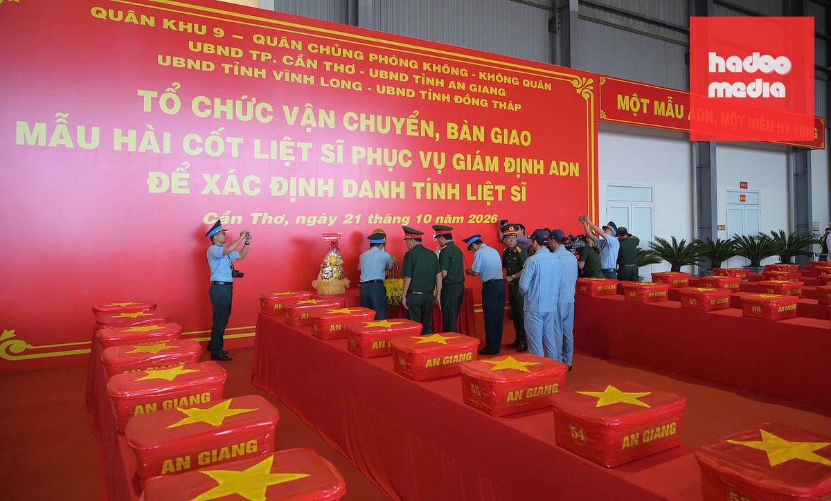 Lễ viếng hương hồn liệt sĩ trước khi vận chuyển hài cốt ra máy bay - Ảnh: QK 9