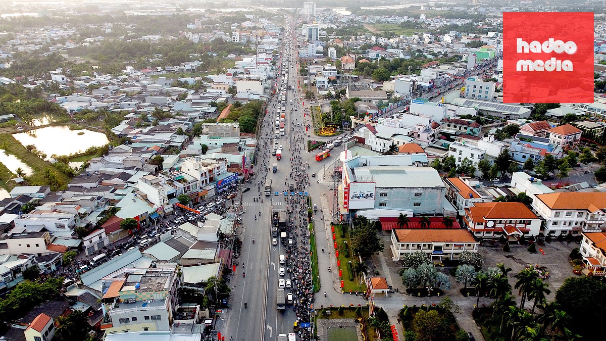 Ngã tư Long Kim đang là nút giao thông đông đúc nhất trên quốc lộ 1 qua địa bàn tỉnh Tây Ninh - Ảnh: SƠN LÂM