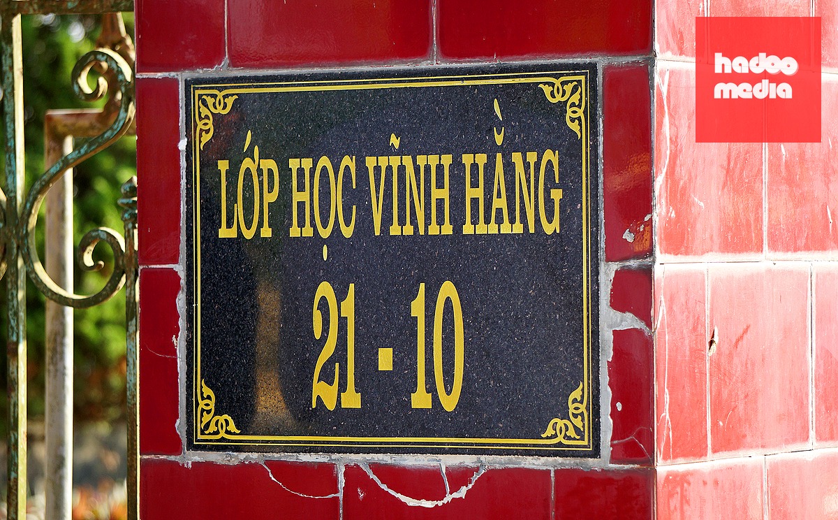 Nghĩa trang 21-10 còn được biết đến là "Lớp học vĩnh hằng" để khắc ghi truyền thống cùng câu chuyện bi thương - Ảnh: TIẾN THẮNG