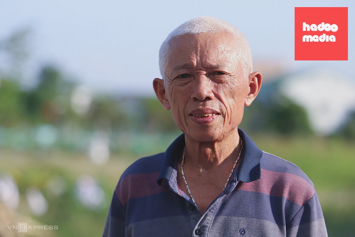 Ông Cừ chia sẻ về hành trình đưa thi hài đi hỏa táng. Ảnh: Đức Hùng