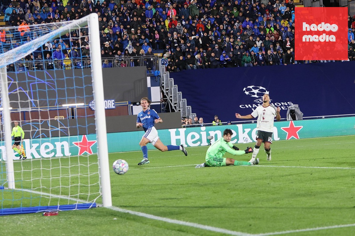 Nico Paz xé lưới Man Utd. Ảnh: EPA.