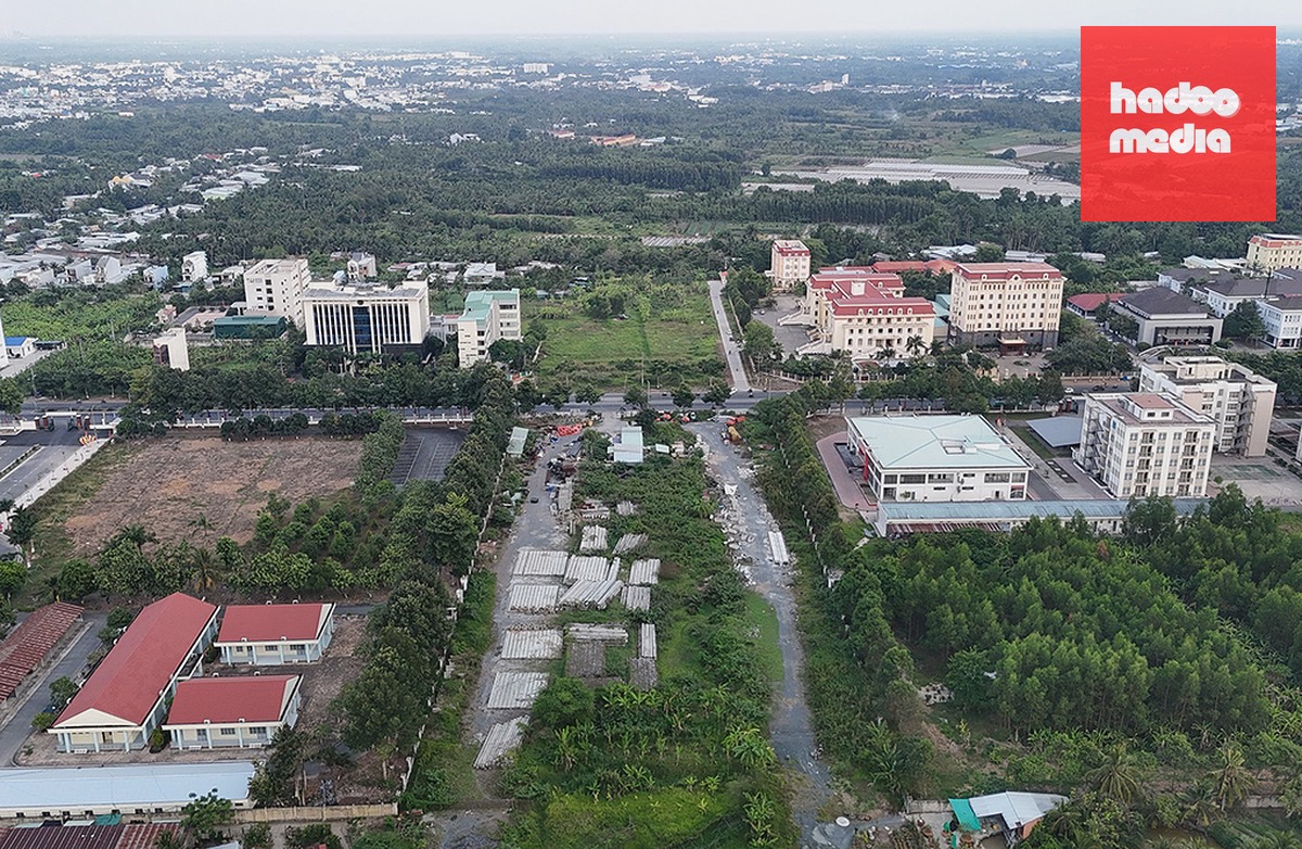 Đoạn đường vành đai phía tây giao với đường Nguyễn Văn Cừ sau gần 4 năm khởi công. Ảnh: An Bình