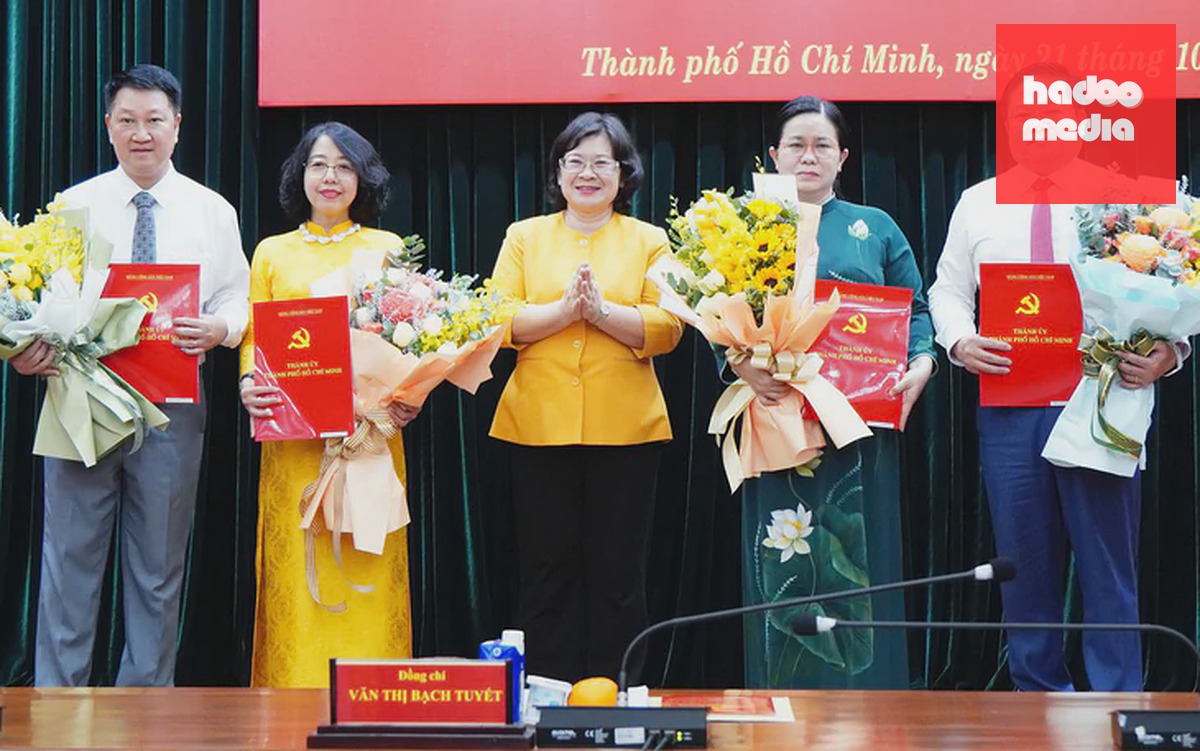 Ông Nguyễn Ngọc Văn được bầu giữ chức chủ tịch UBND phường Bến Thành - Ảnh 2.