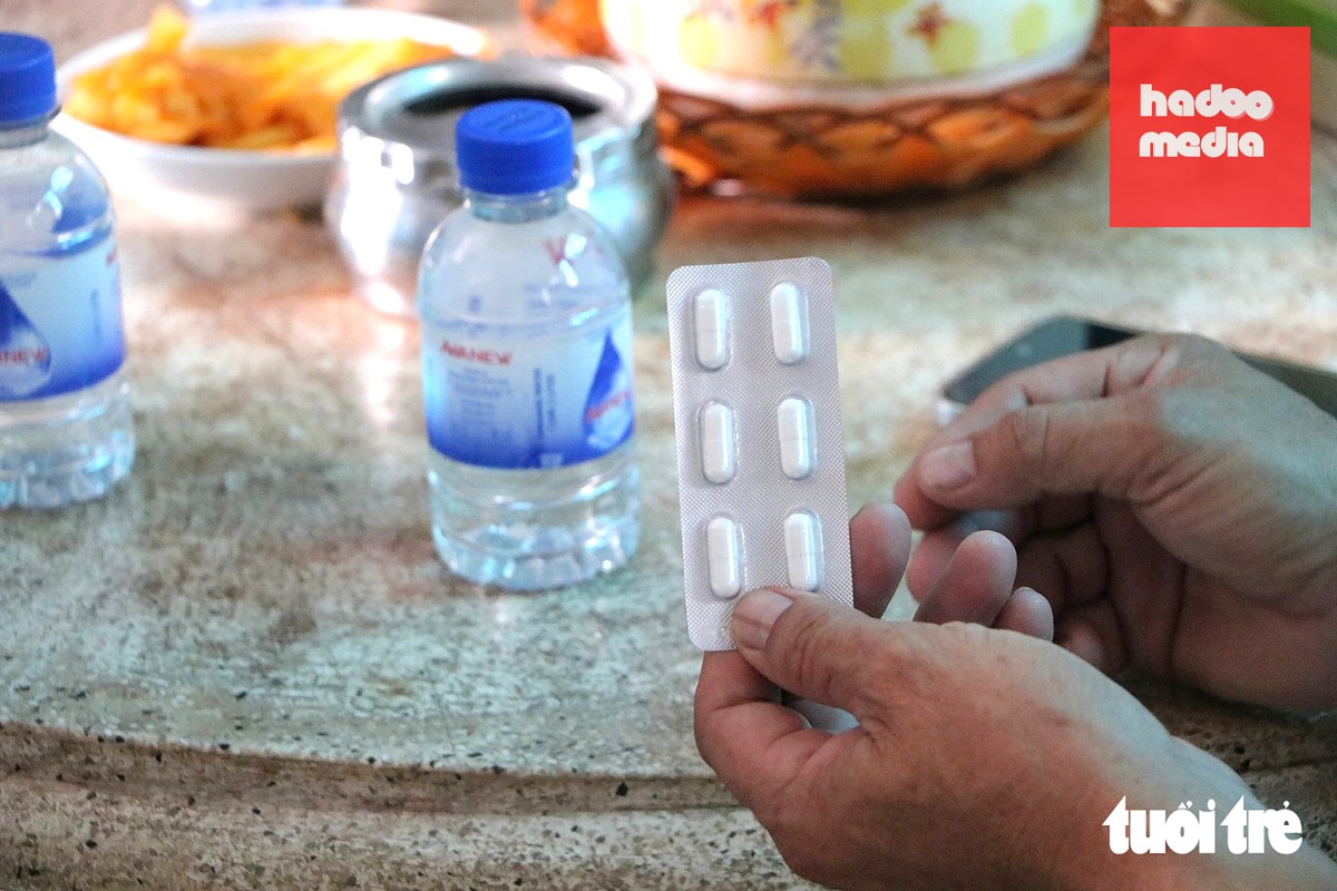 Thuốc kháng sinh Azihasan được dùng làm kháng sinh dự phòng cho người tiếp xúc gần ca mắc não mô cầu - Ảnh: THU HIẾN