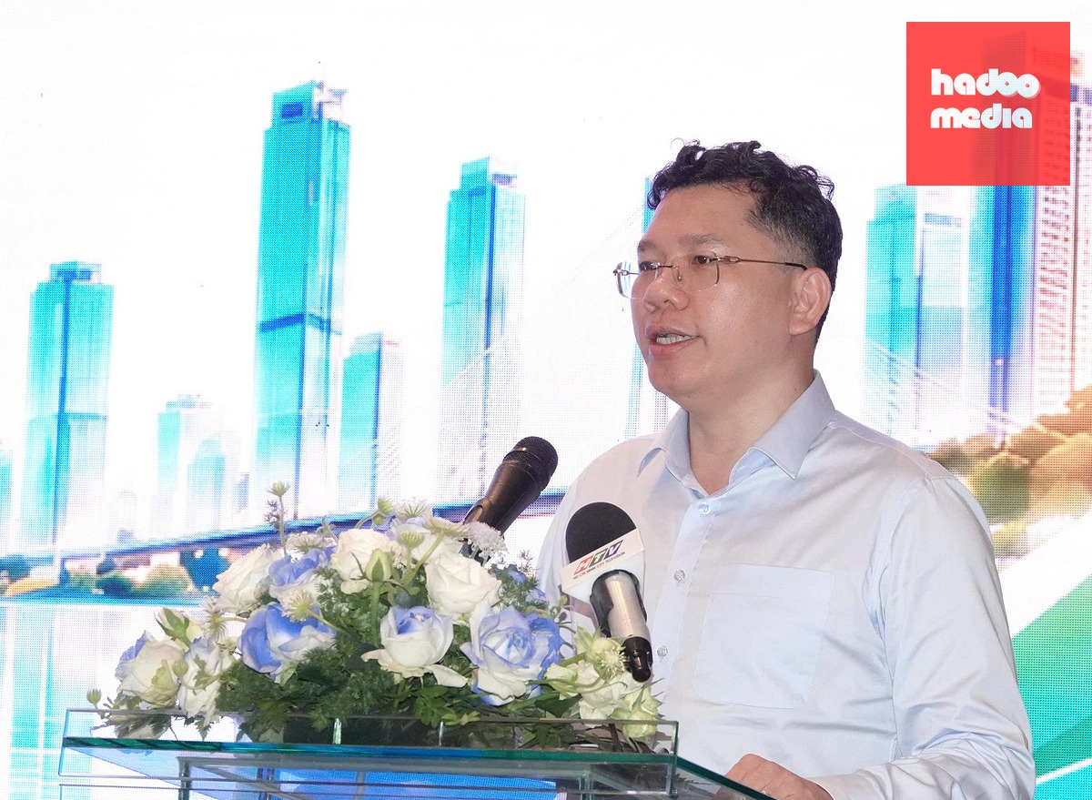 Phó Chủ tịch UBND TP.HCM Hoàng Nguyên Dinh phát biểu tại buổi lễ ký kết hợp đồng vay cho dự án- Ảnh: ANX