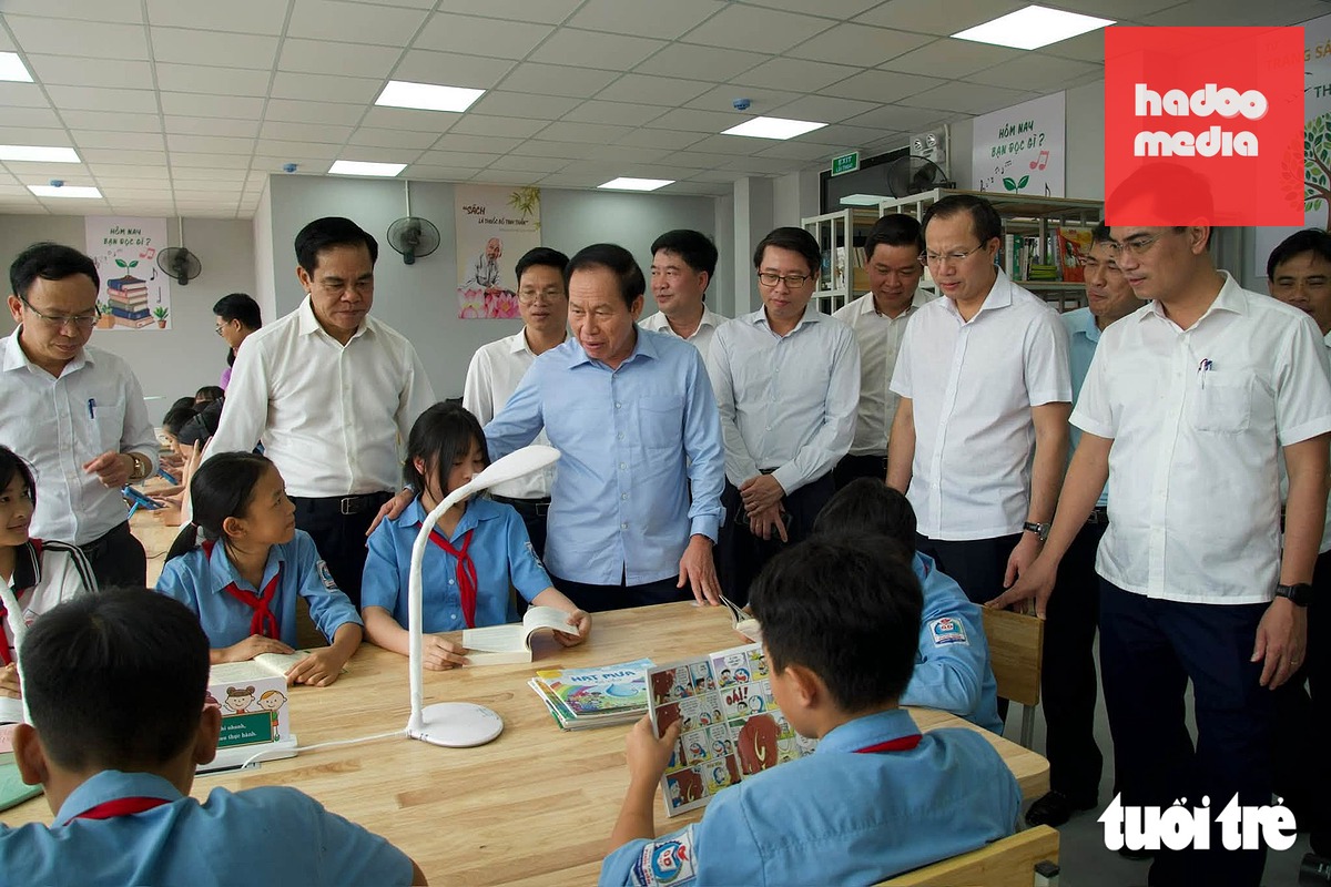 Các em học sinh Trường phổ thông nội trú liên cấp tiểu học và THCS Anh Sơn, Nghệ An học trong lớp học khang trang - Ảnh: TÂM PHẠM