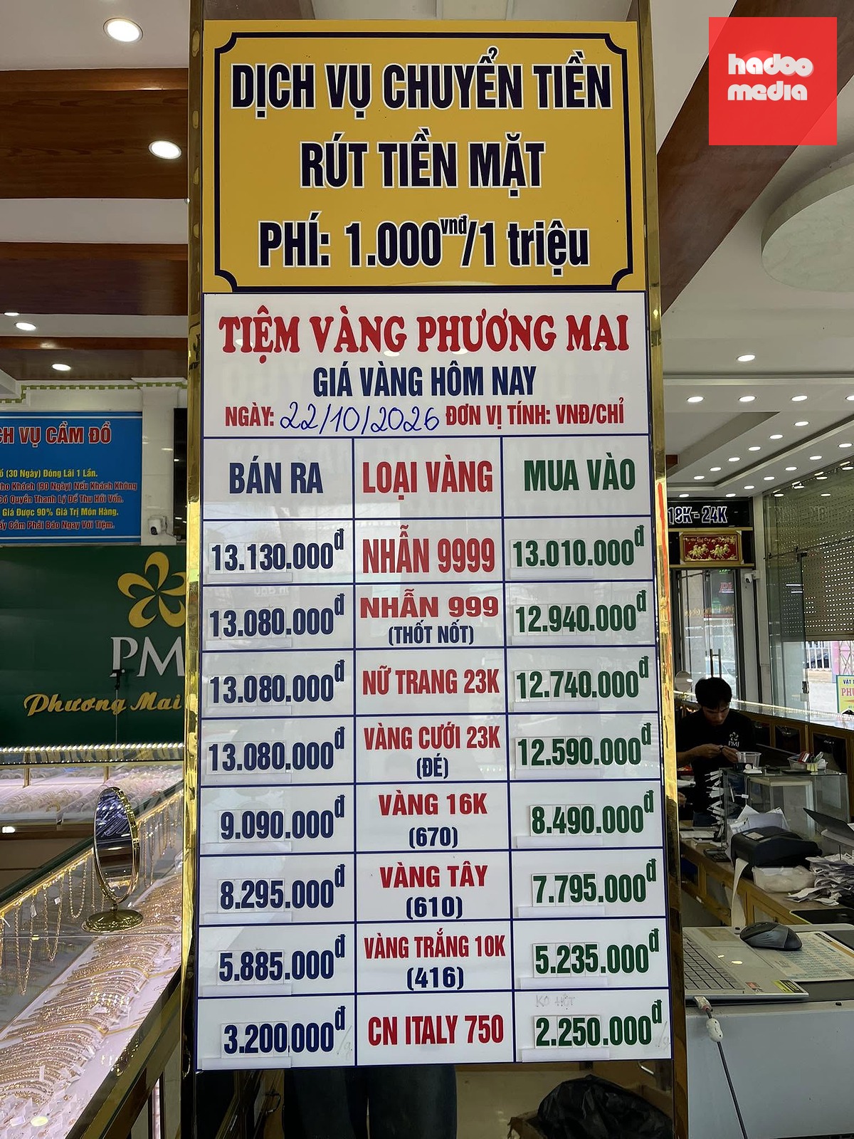 Một tiệm vàng tại Cần Thơ có dịch vụ hỗ trợ là chuyển tiền hộ