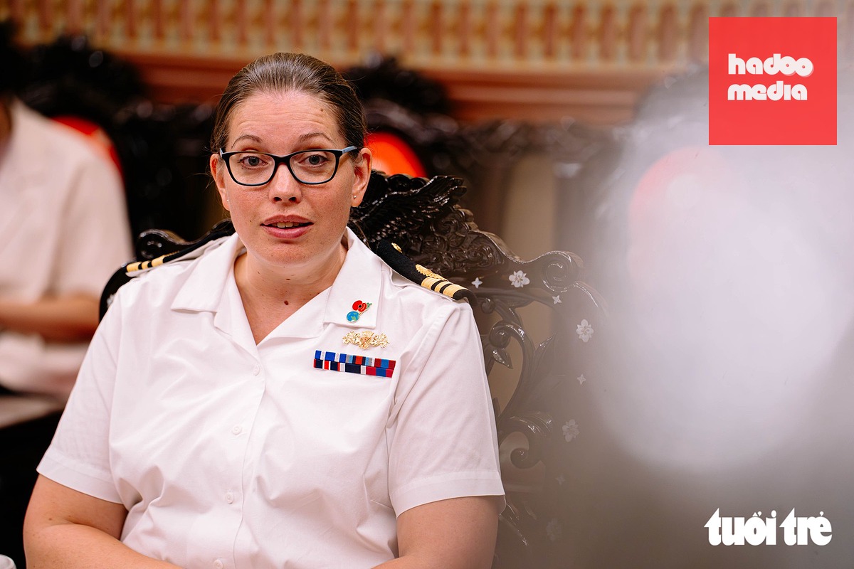 Trung tá Hải quân Helen Taylor, sĩ quan chỉ huy tàu HMS Spey - Ảnh: THANH HIỆP