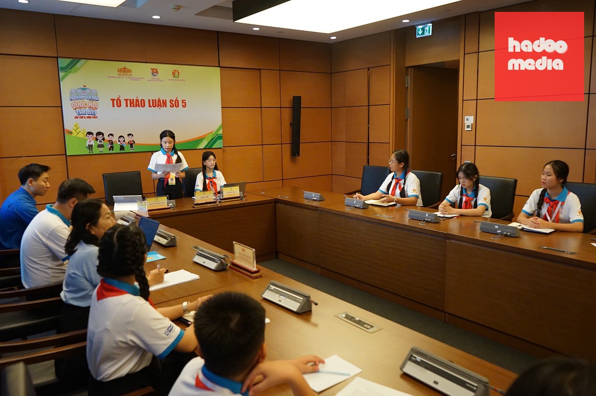 Trẻ em được tham gia "Quốc hội trẻ em" - ảnh chụp trong phiên thảo luận tổ - Ảnh: VŨ TUẤN