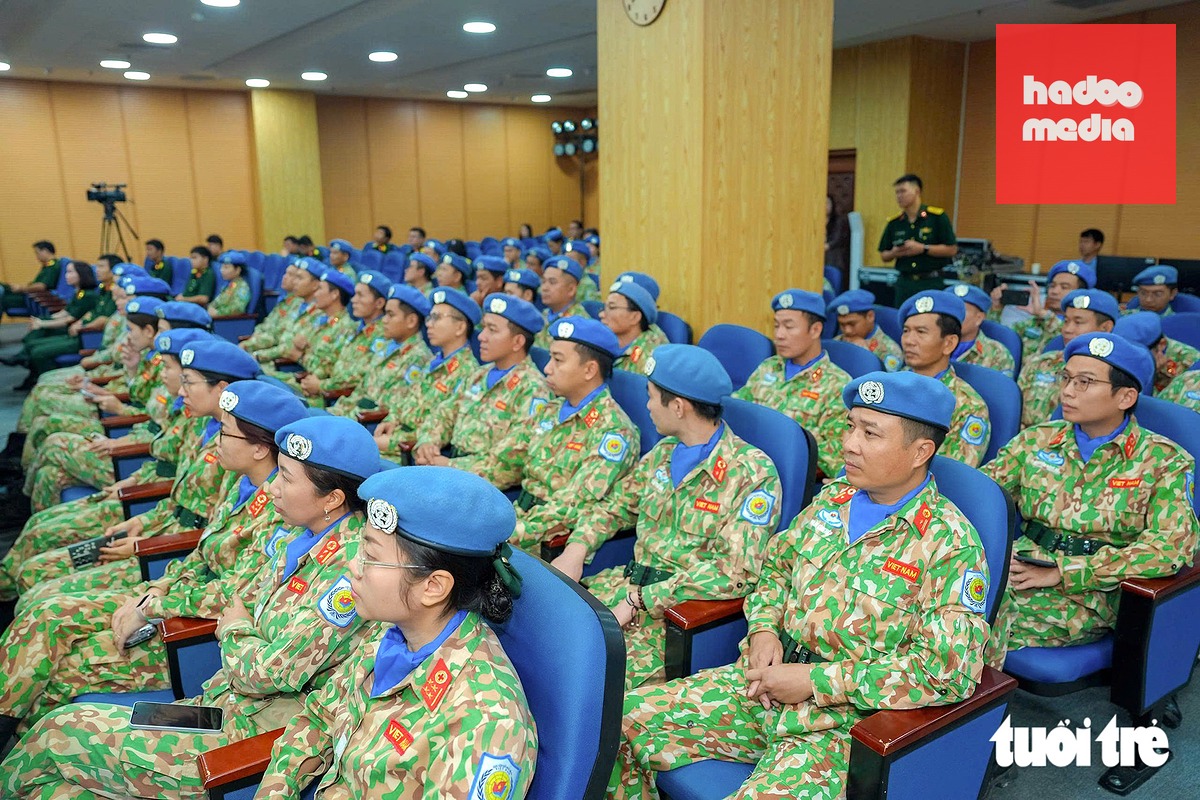 Cán bộ, nhân viên BVDC2.7 tham dự hội nghị tại điểm cầu Bệnh viện Quân y 175 - Ảnh: H.K.