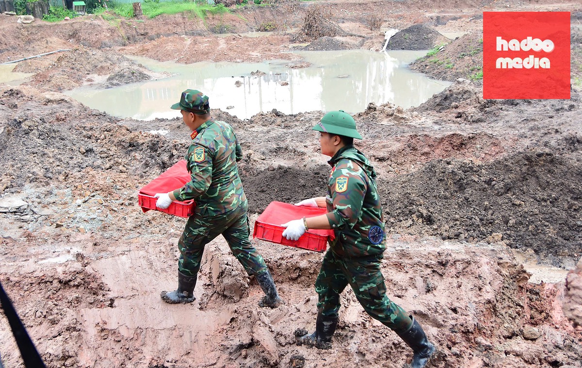 Hôm nay 23-10, các lực lượng đã tìm thấy thêm 12 hài cốt liệt sĩ ở công viên Lê Thị Riêng - Ảnh: Bộ Tư lệnh TP.HCM