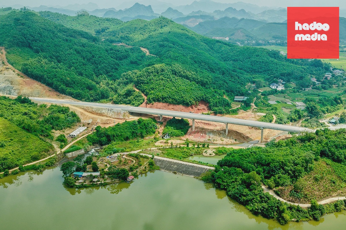 Một cây cầu trên cao tốc Tuyên Quang - Hà Giang đã hoàn thành. Ảnh: Phương Linh