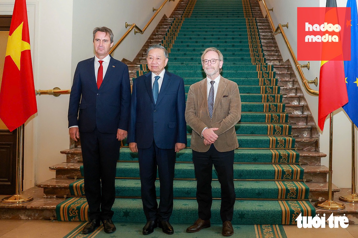 Tổng Bí thư, Chủ tịch nước Tô Lâm cùng Chủ tịch Thượng viện Vincent Blondel (bìa phải) và Chủ tịch Hạ viện Liên bang Bỉ Peter De Roover - Ảnh: NGUYỄN KHÁNH