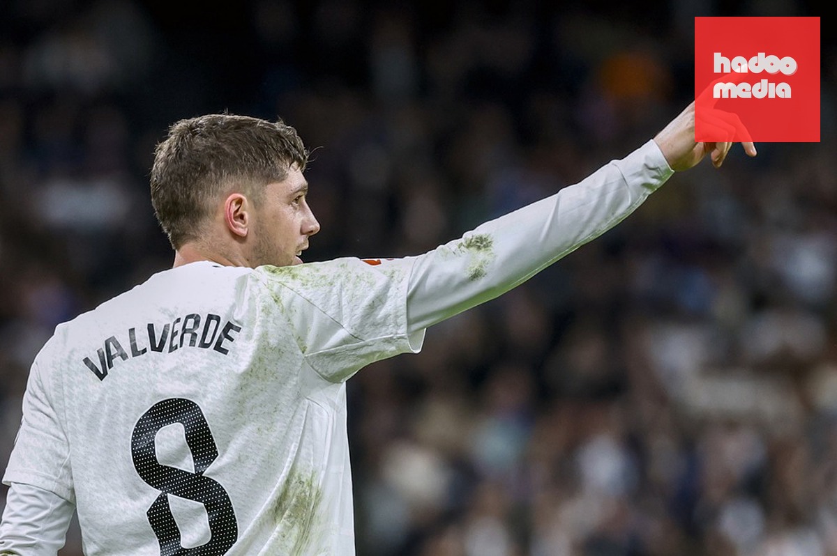 Federico Valverde – 6.8/10: Đá dạt phải để phong tỏa Anthony Gordon, hoàn thành tròn vai nhiệm vụ phòng ngự trước khi rời sân ở phút 62. Ảnh: EPA.

Dean Huijsen – 7.5/10: "Hòn đá tảng" nơi trung tâm hàng thủ với 19 tình huống giải nguy, đọc tình huống xuất sắc và áp đảo trong không chiến. Ảnh: EPA.

Ibrahima Konate – 7.2/10: Cung cấp sức mạnh cơ bắp cần thiết, tranh chấp kiên cường giúp hàng thủ Real đứng vững trước sức ép. Ảnh: EPA.

Marc Cucurella – 6.8/10: Khá vất vả trước sự lắt léo của Lamine Yamal nhưng vẫn giữ vị trí kỷ luật, hạn chế tối đa mối nguy hiểm từ cánh này. Ảnh: EPA.

Aurelien Tchouameni – 6.7/10: Làm tròn nhiệm vụ ở khu trung tuyến với tỷ lệ chuyền bóng chính xác lên tới 96% (44/46 đường chuyền), giúp che chắn hiệu quả cho hàng thủ. Ảnh: EPA.

Bernardo Silva – 6.4/10: Tích cực phòng ngự từ xa, cầm nhịp và thoát pressing trong bối cảnh Real giữ ít bóng, thi đấu bền bỉ đến phút 80. Ảnh: EPA.

Arda Guler – 7/10: Mối đe dọa thường trực bên cánh phải với 5 cú sút (3 lần trúng đích), chỉ thiếu một chút sắc bén để có bàn thắng. Ảnh: EPA.

Jude Bellingham – 7.2/10: Gây ấn tượng ở khối lượng vận động và phong tỏa nhạc trưởng Rodri của Barca nhiều hơn là khâu tấn công; bỏ lỡ một cơ hội dứt điểm ở phút 78. Ảnh: EPA.

Yan Diomande – 7/10: Chăm chỉ hỗ trợ phòng ngự bên cánh trái, có một nỗ lực phản công nguy hiểm cuối hiệp một trước khi rời sân nhường chỗ cho Carlos Espi. Ảnh: EPA.

Kylian Mbappe – 8.3/10 (Cầu thủ xuất sắc nhất trận): Ngôi sao người Pháp định đoạt trận Siêu kinh điển với cú đúp (phút 41 và 87), chính thức chạm mốc 100 bàn thắng trong màu áo Real Madrid.