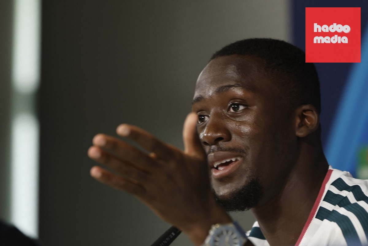 Ibrahima Konate – 7.2/10: Cung cấp sức mạnh cơ bắp cần thiết, tranh chấp kiên cường giúp hàng thủ Real đứng vững trước sức ép. Ảnh: EPA.

Marc Cucurella – 6.8/10: Khá vất vả trước sự lắt léo của Lamine Yamal nhưng vẫn giữ vị trí kỷ luật, hạn chế tối đa mối nguy hiểm từ cánh này. Ảnh: EPA.

Aurelien Tchouameni – 6.7/10: Làm tròn nhiệm vụ ở khu trung tuyến với tỷ lệ chuyền bóng chính xác lên tới 96% (44/46 đường chuyền), giúp che chắn hiệu quả cho hàng thủ. Ảnh: EPA.

Bernardo Silva – 6.4/10: Tích cực phòng ngự từ xa, cầm nhịp và thoát pressing trong bối cảnh Real giữ ít bóng, thi đấu bền bỉ đến phút 80. Ảnh: EPA.

Arda Guler – 7/10: Mối đe dọa thường trực bên cánh phải với 5 cú sút (3 lần trúng đích), chỉ thiếu một chút sắc bén để có bàn thắng. Ảnh: EPA.

Jude Bellingham – 7.2/10: Gây ấn tượng ở khối lượng vận động và phong tỏa nhạc trưởng Rodri của Barca nhiều hơn là khâu tấn công; bỏ lỡ một cơ hội dứt điểm ở phút 78. Ảnh: EPA.

Yan Diomande – 7/10: Chăm chỉ hỗ trợ phòng ngự bên cánh trái, có một nỗ lực phản công nguy hiểm cuối hiệp một trước khi rời sân nhường chỗ cho Carlos Espi. Ảnh: EPA.

Kylian Mbappe – 8.3/10 (Cầu thủ xuất sắc nhất trận): Ngôi sao người Pháp định đoạt trận Siêu kinh điển với cú đúp (phút 41 và 87), chính thức chạm mốc 100 bàn thắng trong màu áo Real Madrid.