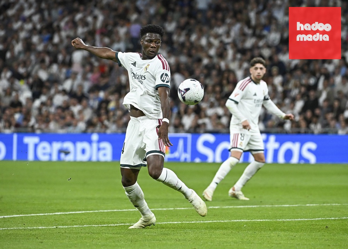 Aurelien Tchouameni – 6.7/10: Làm tròn nhiệm vụ ở khu trung tuyến với tỷ lệ chuyền bóng chính xác lên tới 96% (44/46 đường chuyền), giúp che chắn hiệu quả cho hàng thủ. Ảnh: EPA.

Bernardo Silva – 6.4/10: Tích cực phòng ngự từ xa, cầm nhịp và thoát pressing trong bối cảnh Real giữ ít bóng, thi đấu bền bỉ đến phút 80. Ảnh: EPA.

Arda Guler – 7/10: Mối đe dọa thường trực bên cánh phải với 5 cú sút (3 lần trúng đích), chỉ thiếu một chút sắc bén để có bàn thắng. Ảnh: EPA.

Jude Bellingham – 7.2/10: Gây ấn tượng ở khối lượng vận động và phong tỏa nhạc trưởng Rodri của Barca nhiều hơn là khâu tấn công; bỏ lỡ một cơ hội dứt điểm ở phút 78. Ảnh: EPA.

Yan Diomande – 7/10: Chăm chỉ hỗ trợ phòng ngự bên cánh trái, có một nỗ lực phản công nguy hiểm cuối hiệp một trước khi rời sân nhường chỗ cho Carlos Espi. Ảnh: EPA.

Kylian Mbappe – 8.3/10 (Cầu thủ xuất sắc nhất trận): Ngôi sao người Pháp định đoạt trận Siêu kinh điển với cú đúp (phút 41 và 87), chính thức chạm mốc 100 bàn thắng trong màu áo Real Madrid.
