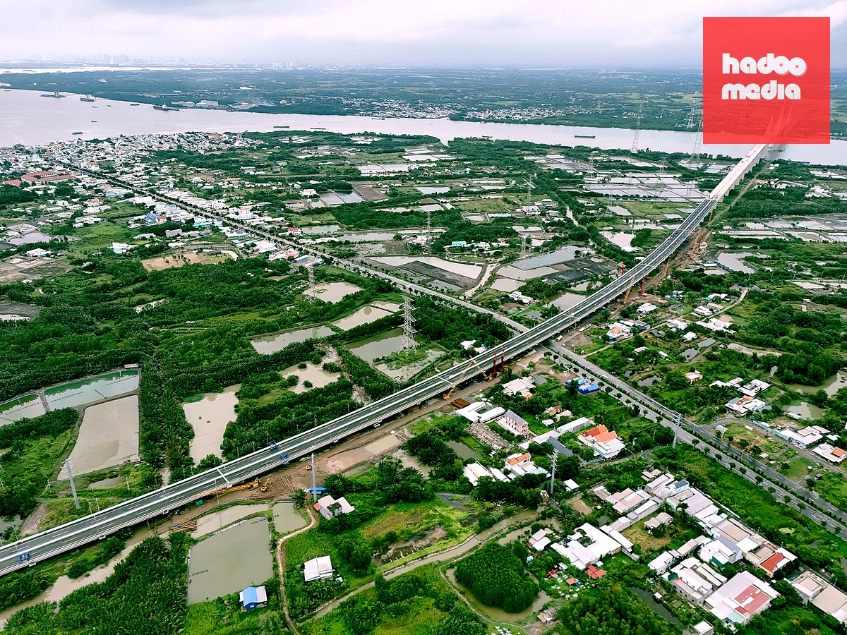 Cao tốc Bến Lức - Long Thành (đoạn qua xã Bình Khánh, TP.HCM) vừa được thông xe toàn tuyến, mở thêm hành lang giao thông kết nối Đồng bằng sông Cửu Long với TP.HCM và Đông Nam Bộ