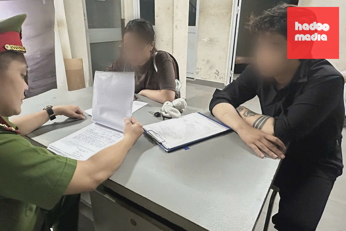 Đôi nam nữ làm việc tại cơ quan công an. Ảnh: Công an Tân Hưng