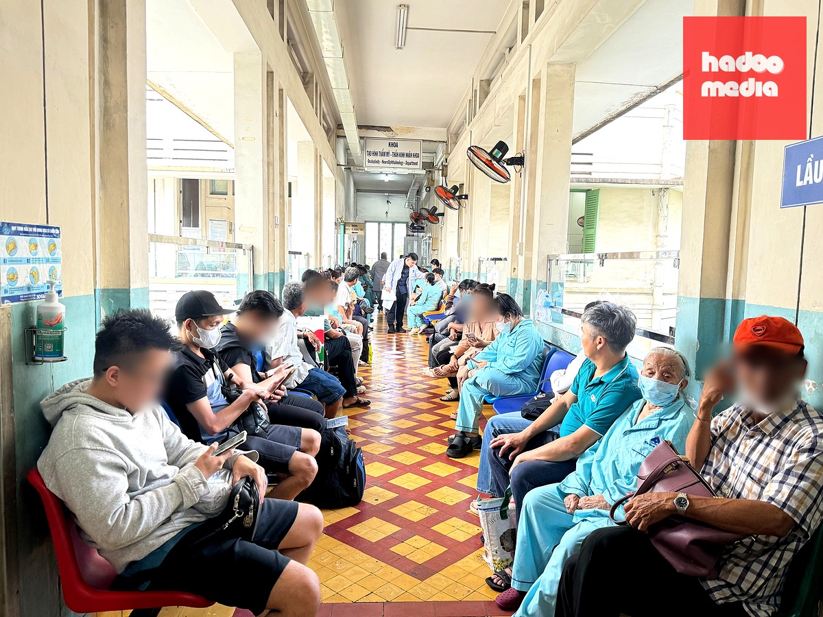 Người bệnh thăm khám tại bệnh viện trên địa bàn TP.HCM - Ảnh: THU HIẾN