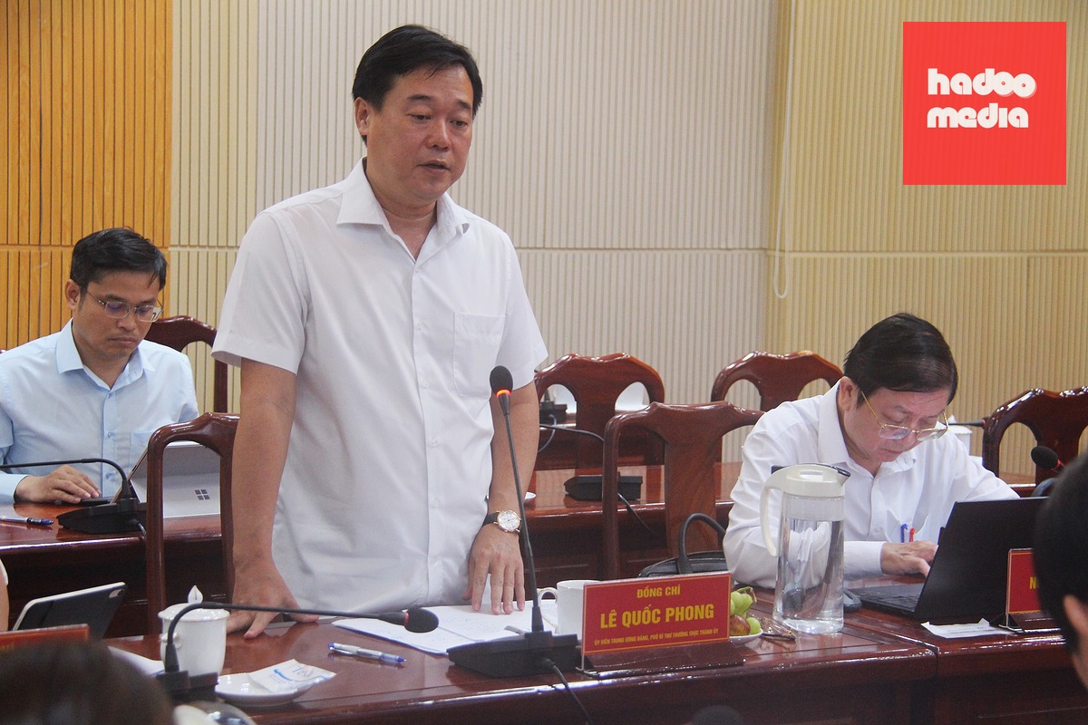 Ông Lê Quốc Phong - Ủy viên Trung ương Đảng, Phó bí thư thường trực Thành ủy TP.HCM - kết luận buổi khảo sát tại Đảng ủy phường Dĩ An - Ảnh: BÁ SƠN