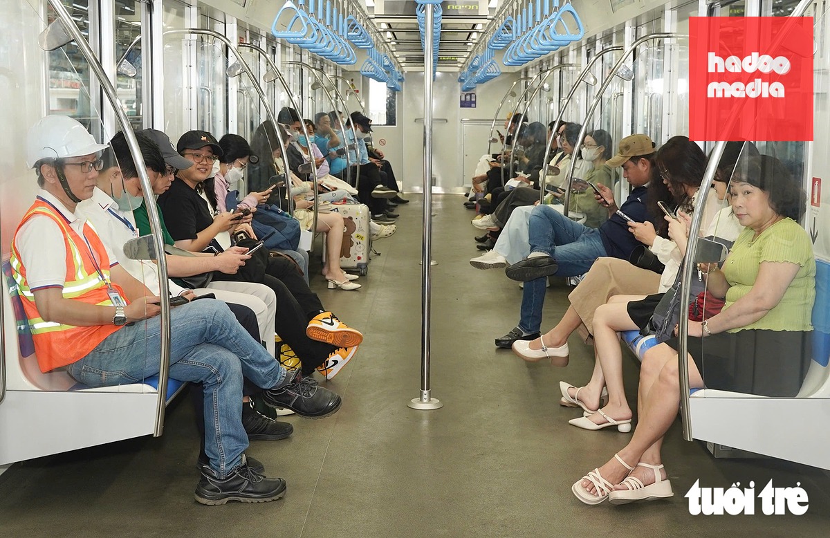 Tuyến metro số 1 đã khai thác chính thức cuối năm 2024, được nhiều người dân ủng hộ thời gian qua - Ảnh: THUẬN VĂN