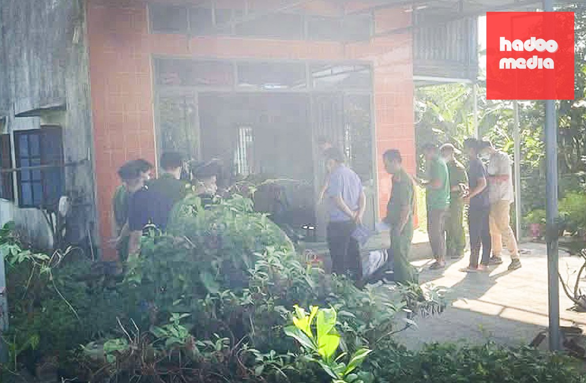 Công an tỉnh Gia Lai và đại diện Viện Kiểm sát nhân dân tỉnh tiếp cận căn nhà hiện trường vụ cháy để điều tra - Ảnh: Đ.H.