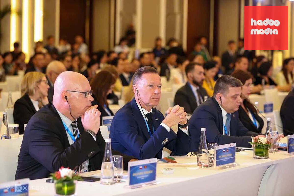 Đại diện các tập đoàn Ba Lan dự hội nghị doanh nghiệp Việt Nam - Ba Lan ở Hà Nội, chiều 26/10. Ảnh: Giang Huy