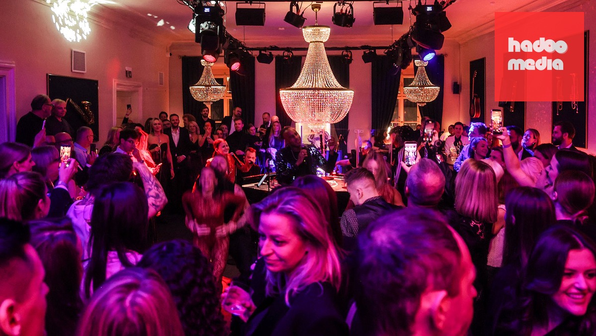 The Piano Bar Prague: Nơi Ẩm Thực Giao Hòa Cùng Âm Nhạc Sống Động Tại Cung Điện Savarin