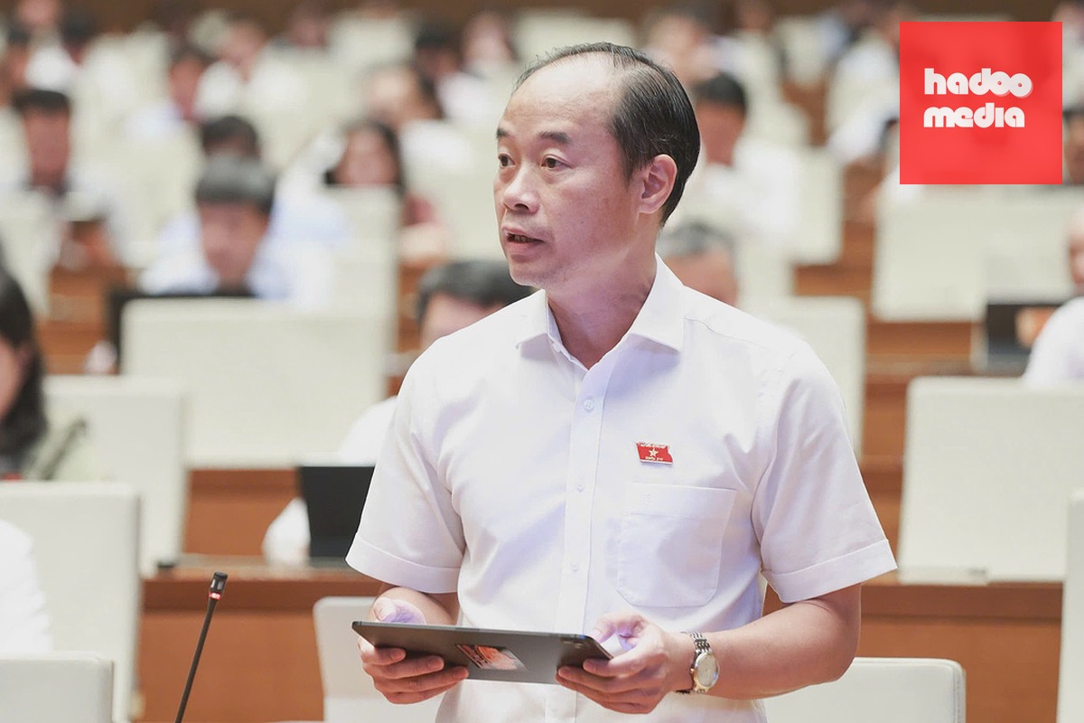 Viện trưởng Viện Kiểm sát nhân dân tỉnh Khánh Hòa Bùi Mạnh Cường phát biểu tại Quốc hội sáng 27/10. Ảnh: Hoàng Phong
