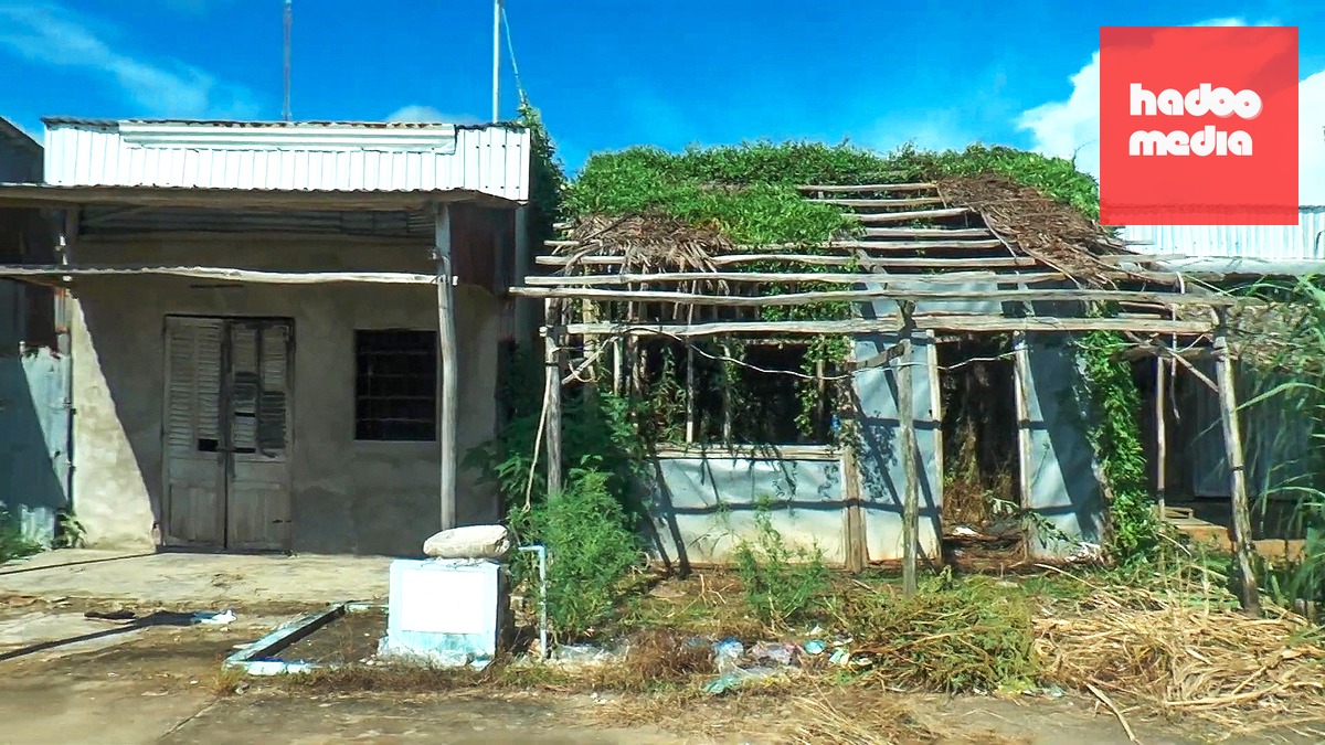 Dù có nhà ở khu tái định cư nhưng một số người dân ở Cà Mau không có nghề sinh sống nên đành rời bỏ quê lên TP.HCM, Đông Nam Bộ làm công nhân - Ảnh: THANH HUYỀN