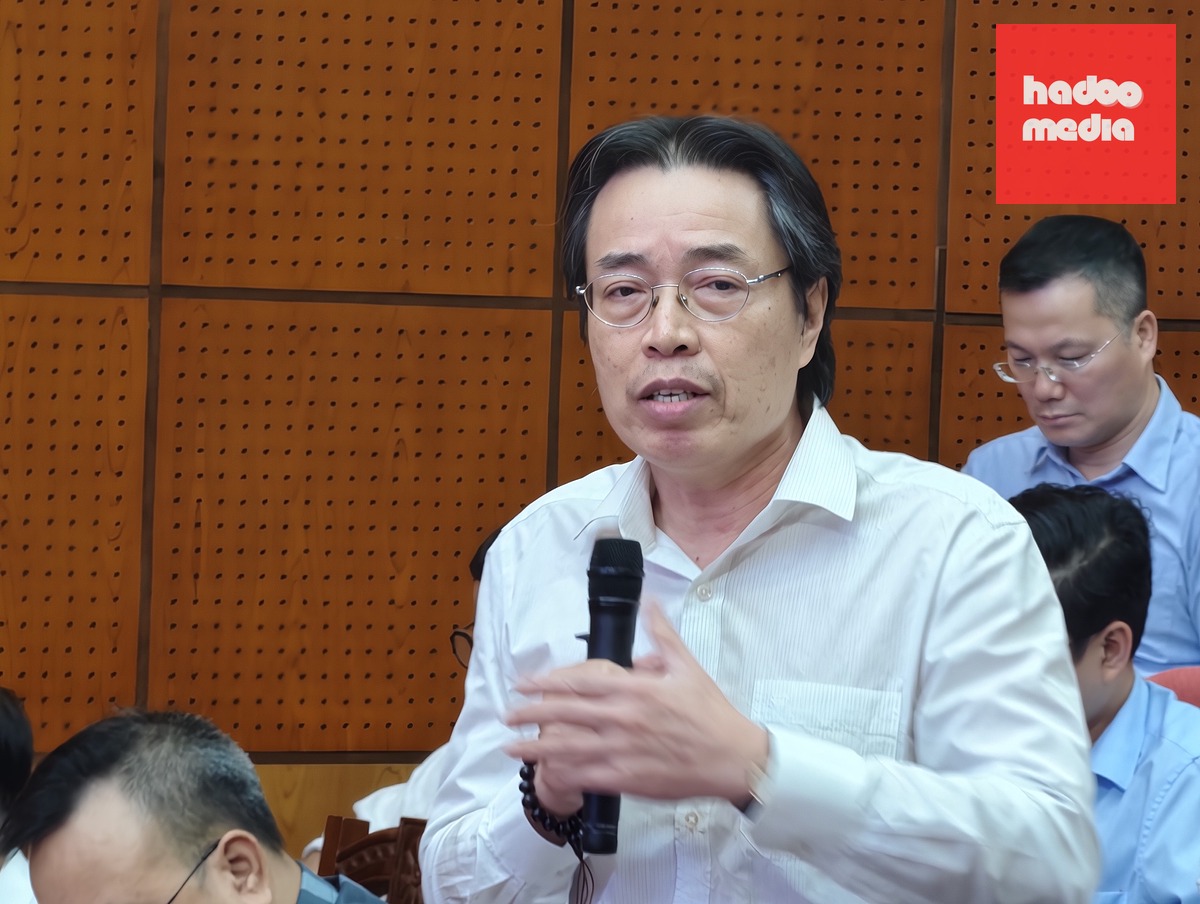 Ông Đặng Hoa Nam chia sẻ tại họp báo - Ảnh: T.MINH