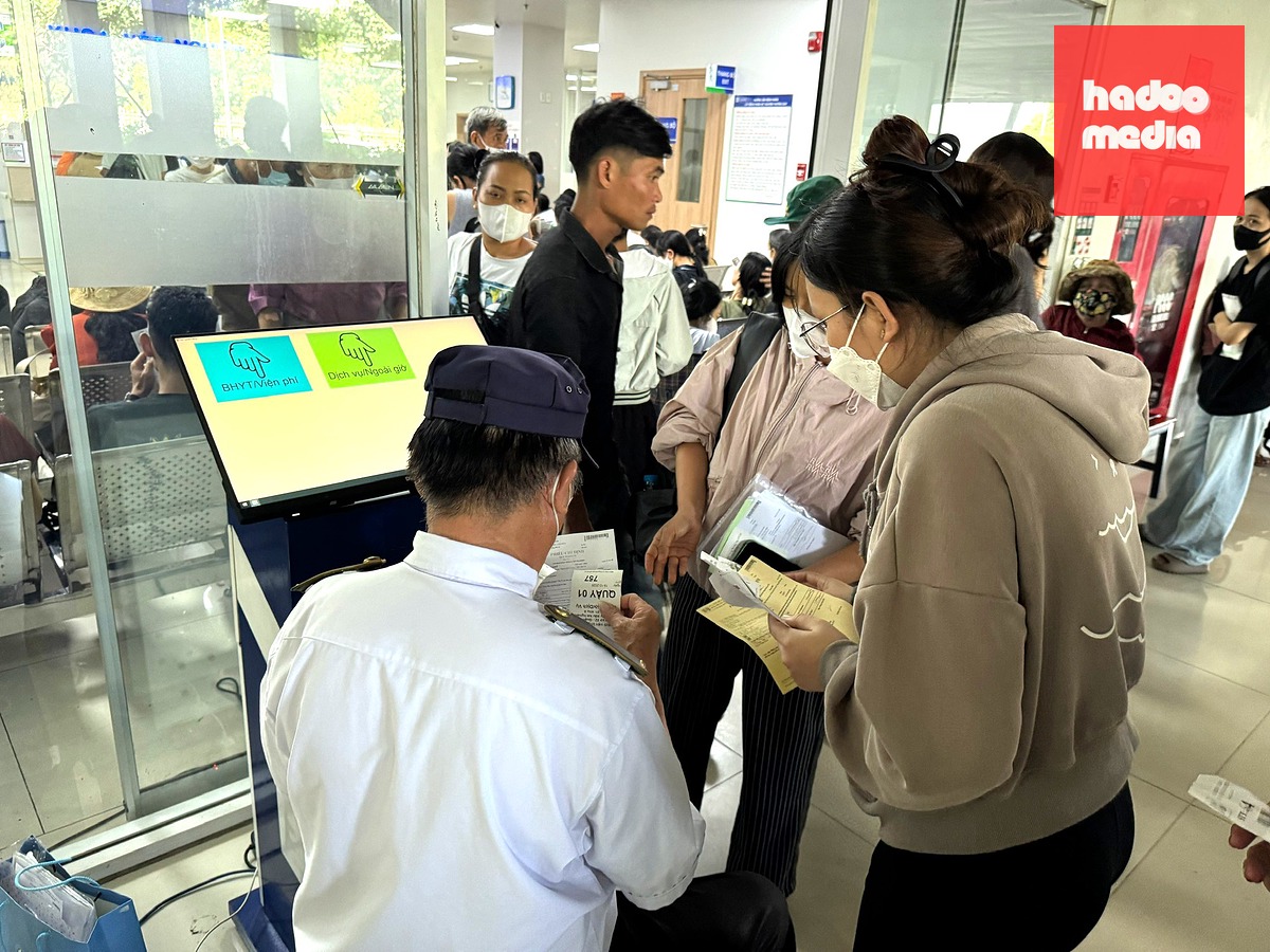BHXH TP.HCM cũng đề nghị các đơn vị rà soát người lao động đảm bảo số thẻ BHYT được gia hạn theo đúng quy định - Ảnh: THU HIẾN