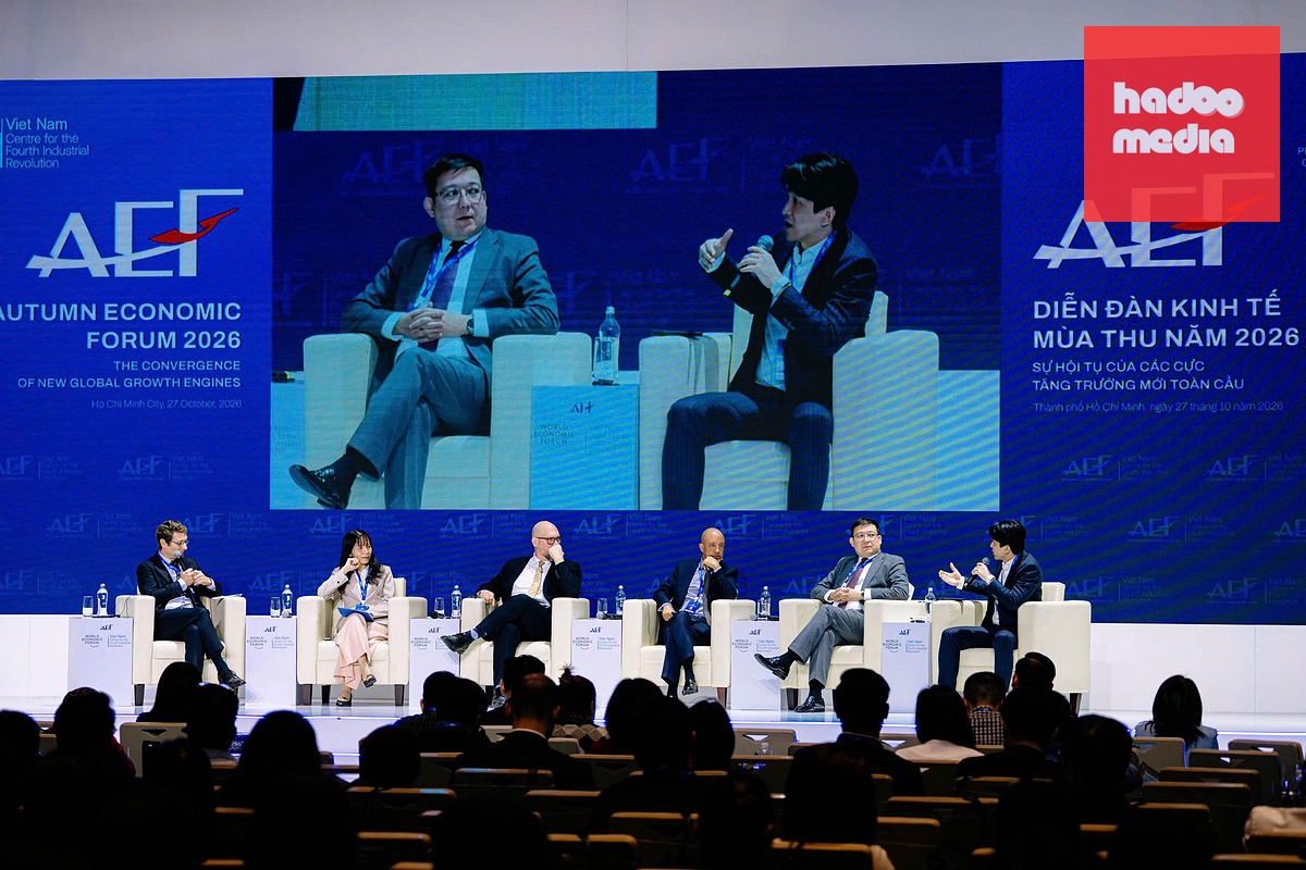Một buổi tọa đàm trong khuôn khổ Diễn đàn Kinh tế mùa thu 2026 - Ảnh: THANH HIỆP