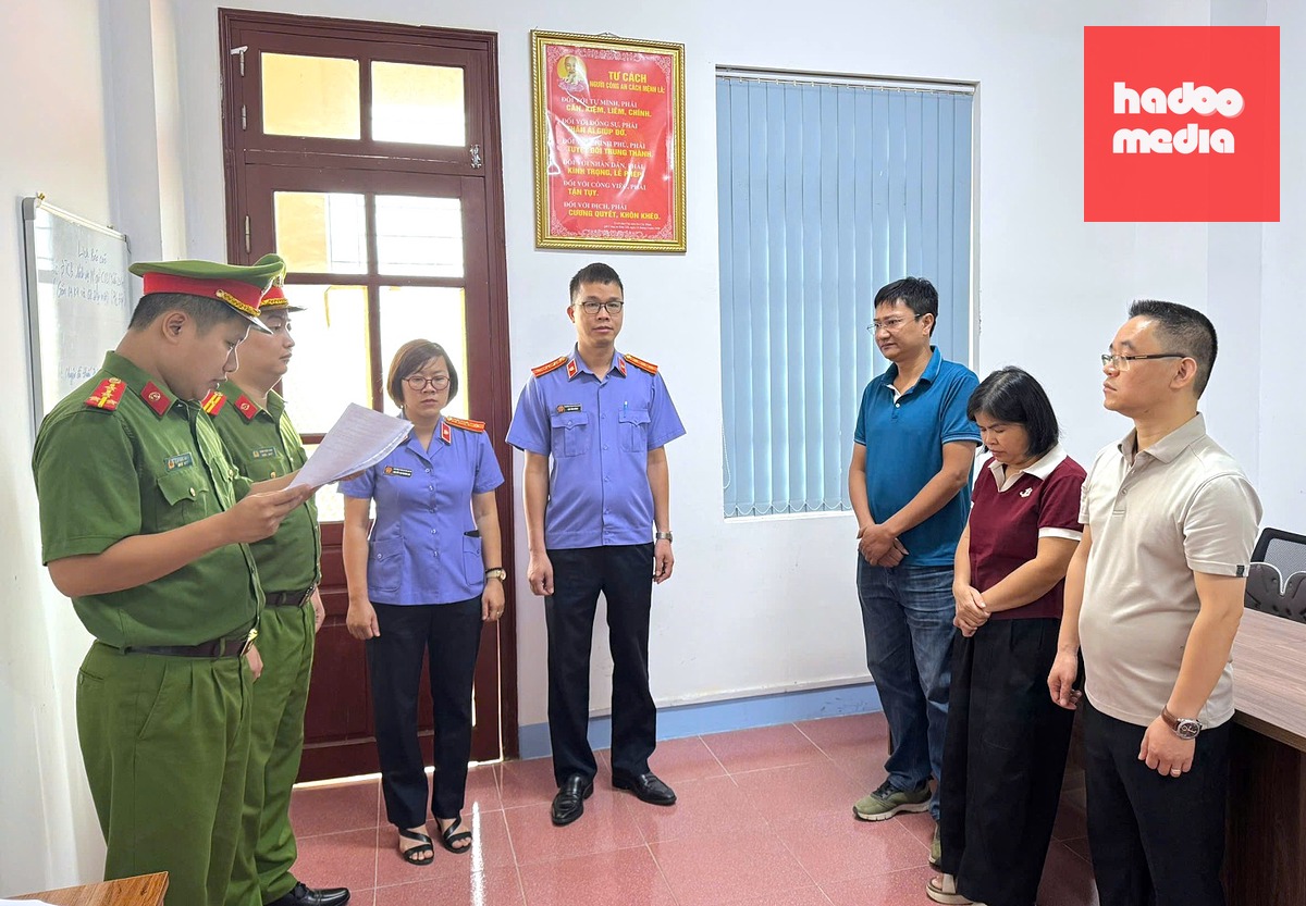 Cả ba bị can cùng là kế toán phụ trách chi nhánh phát triển quỹ đất khu vực Bình Gia (Lạng Sơn) - Ảnh: CACC