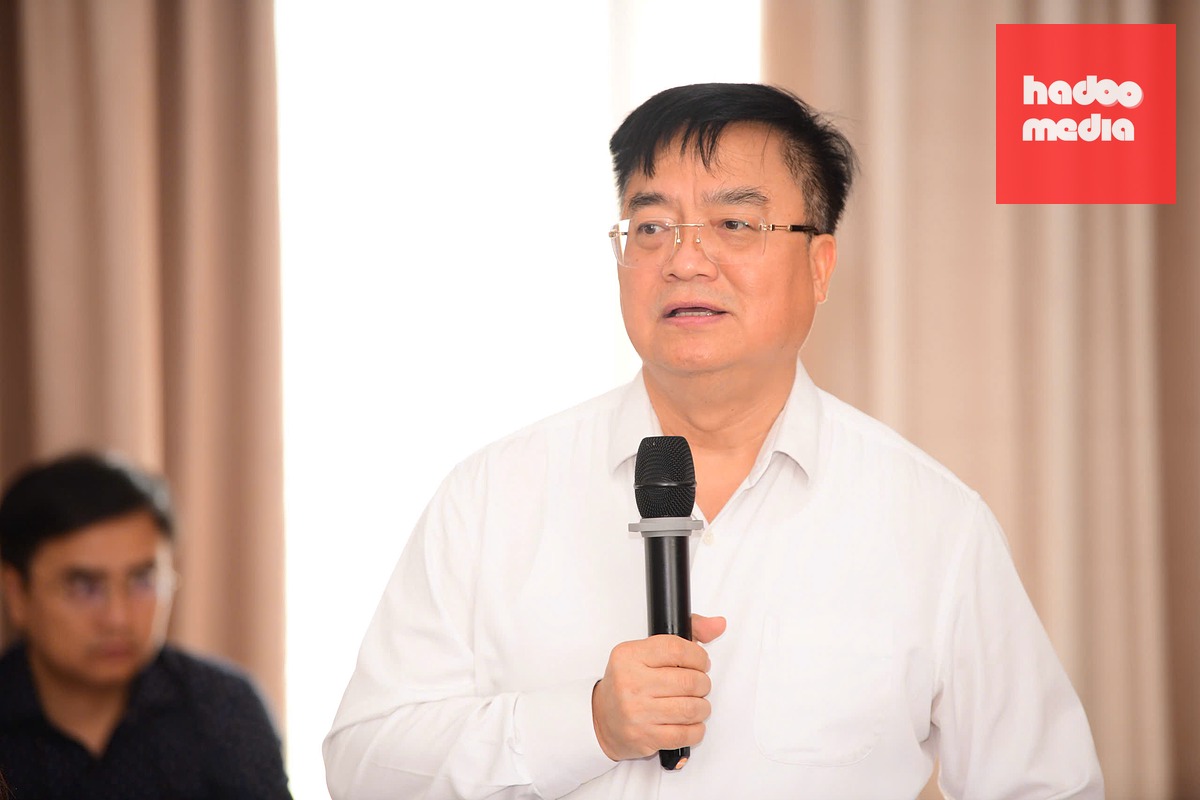 Giám đốc Sở Tài chính TP.HCM Hoàng Vũ Thảnh báo cáo tại buổi làm việc - Ảnh: QUANG ĐỊNH