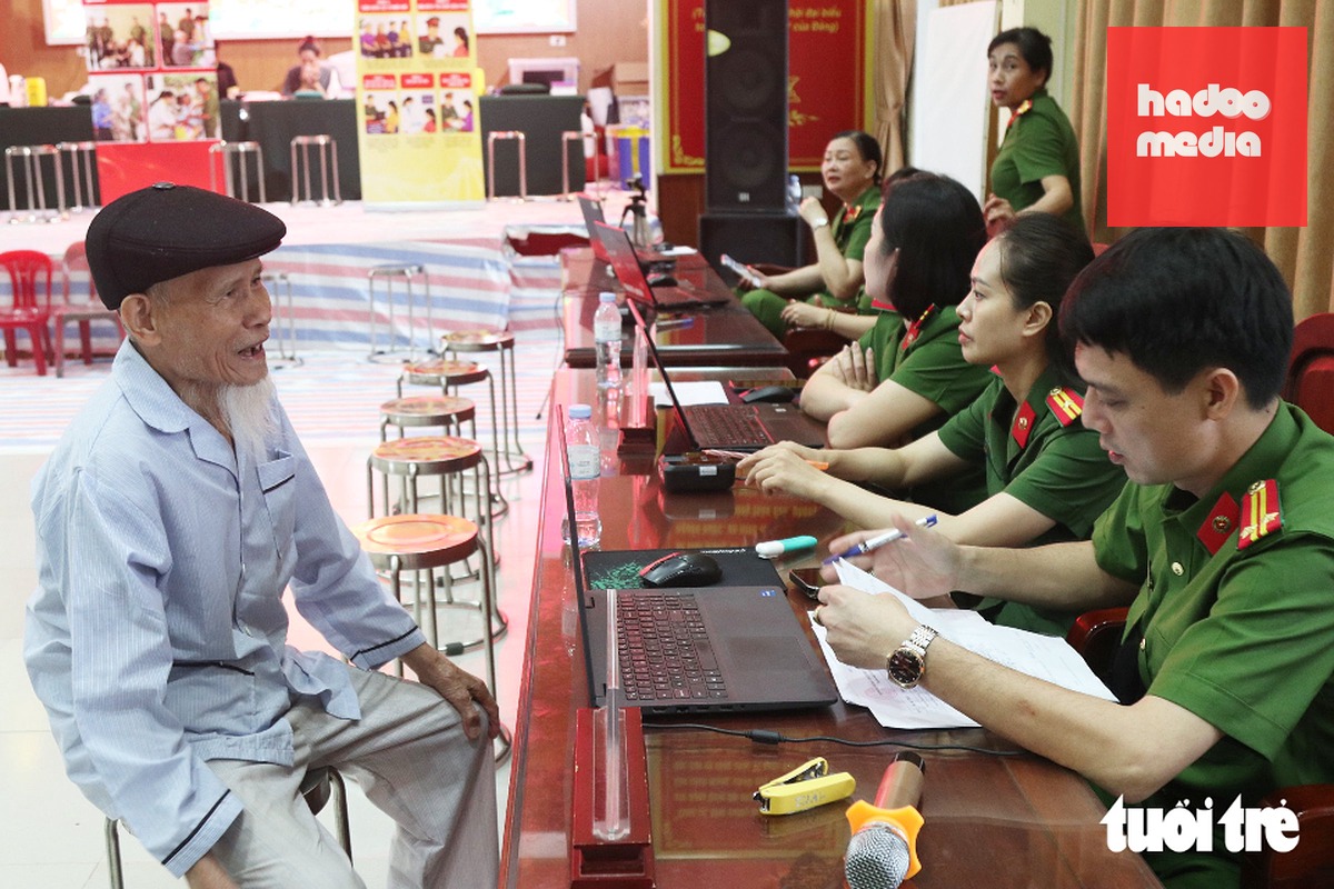 Em trai 85 tuổi mang ảnh anh liệt sĩ đi lấy mẫu ADN, đau đáu 'được đón anh về quê' - Ảnh 2.