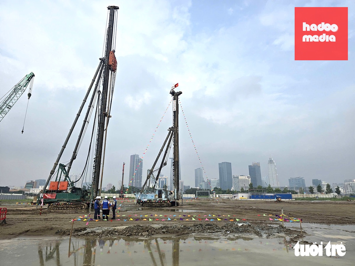 Tại TP.HCM, dự án Lotte Eco Smart City Thủ Thiêm tại phân khu chức năng 2A (khu đô thị mới Thủ Thiêm, phường An Khánh, TP.HCM) vừa được khởi công với tổng vốn đầu tư khoảng 60.000 tỉ đồng (tương đương 1,43 tỉ USD) - Ảnh: CÔNG TRIỆU