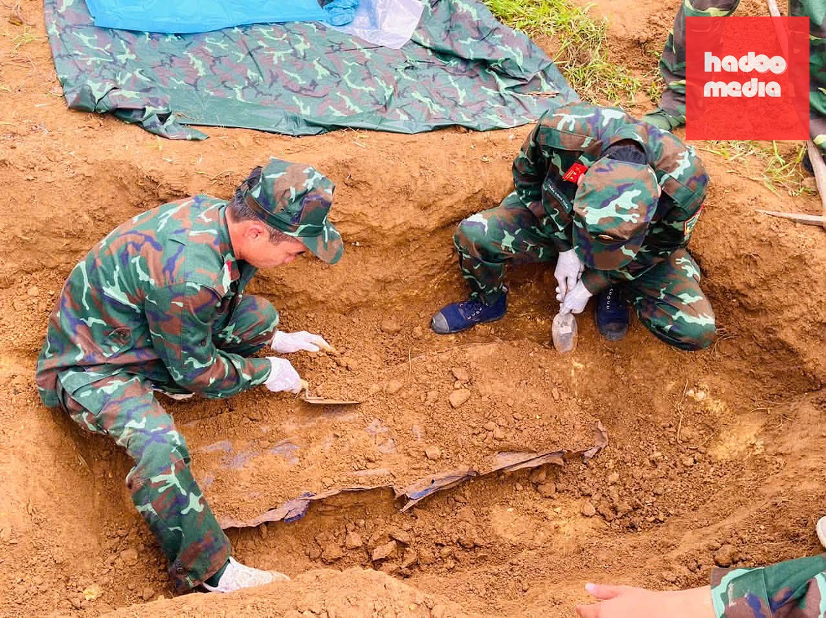 Hai hài cốt liệt sĩ hy sinh được tìm thấy sau 64 năm - Ảnh: QUỐC KHÁNH
