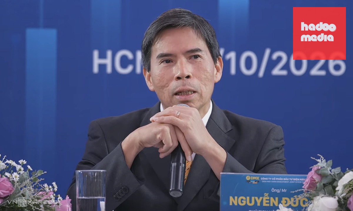 Ông Nguyễn Đức Tài - Chủ tịch HĐQT Điện Máy Xanh trả lời cổ đông tại đại hội bất thường chiều 29/10. Ảnh: Thi Hà