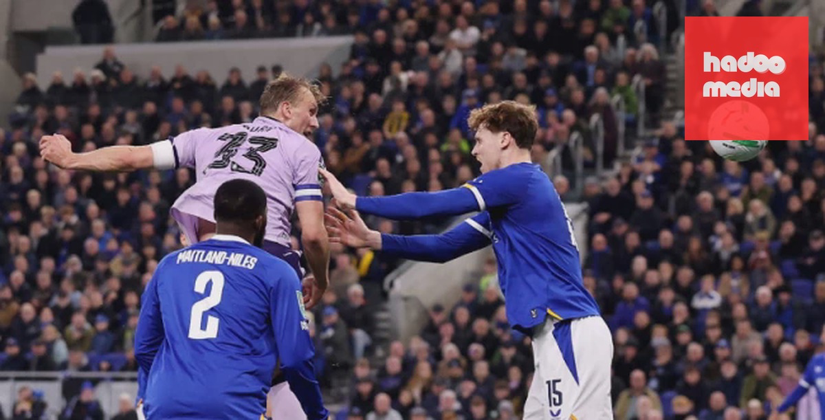Dan Burn ghi bàn thắng cho Newcastle. Ảnh: Carl Recine/Getty Images.